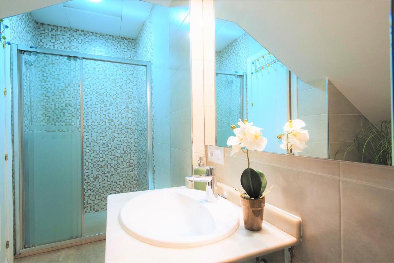 Hostly Rbh0 Modern Apartment Севиля Екстериор снимка