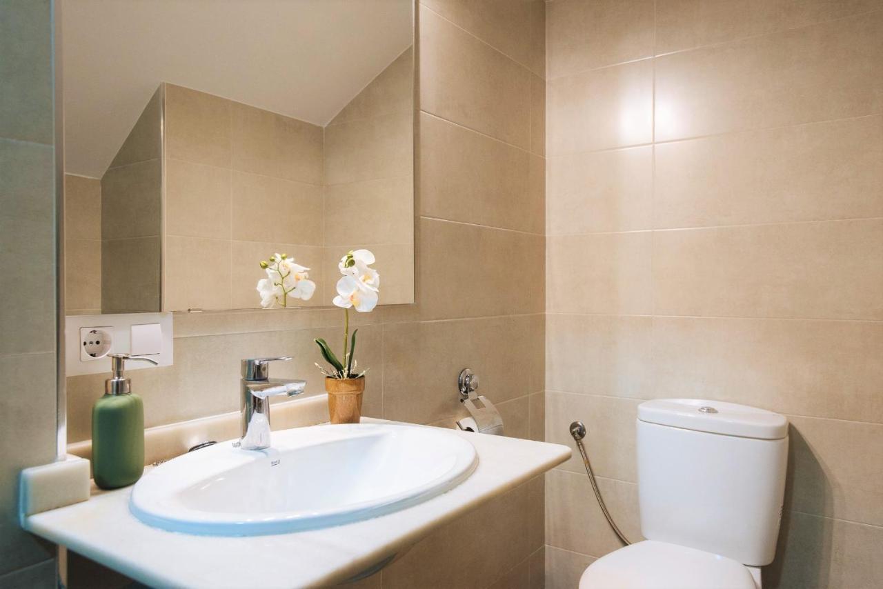 Hostly Rbh0 Modern Apartment Севиля Екстериор снимка