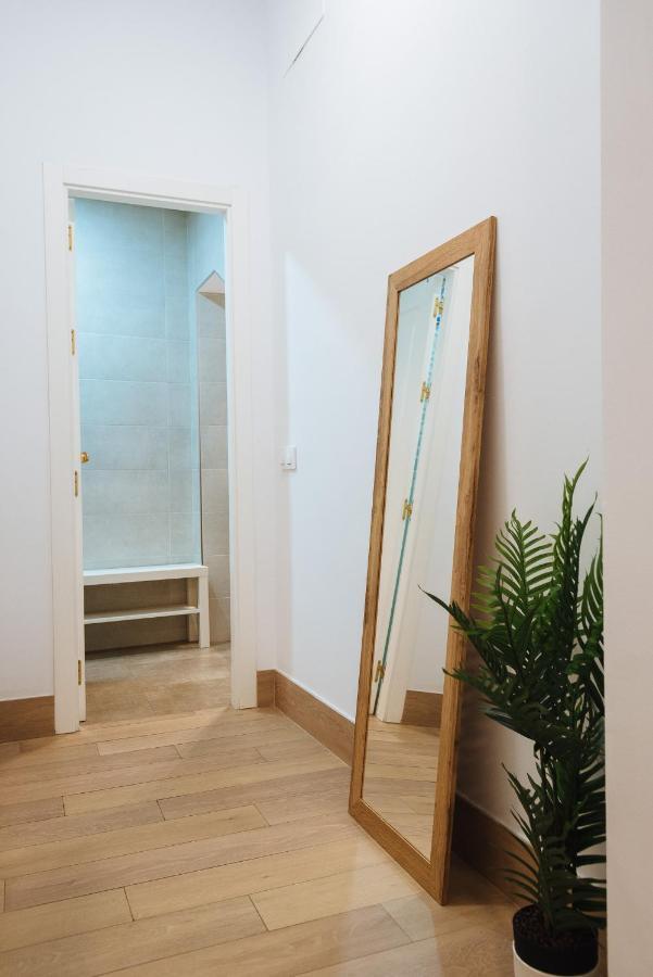 Hostly Rbh0 Modern Apartment Севиля Екстериор снимка