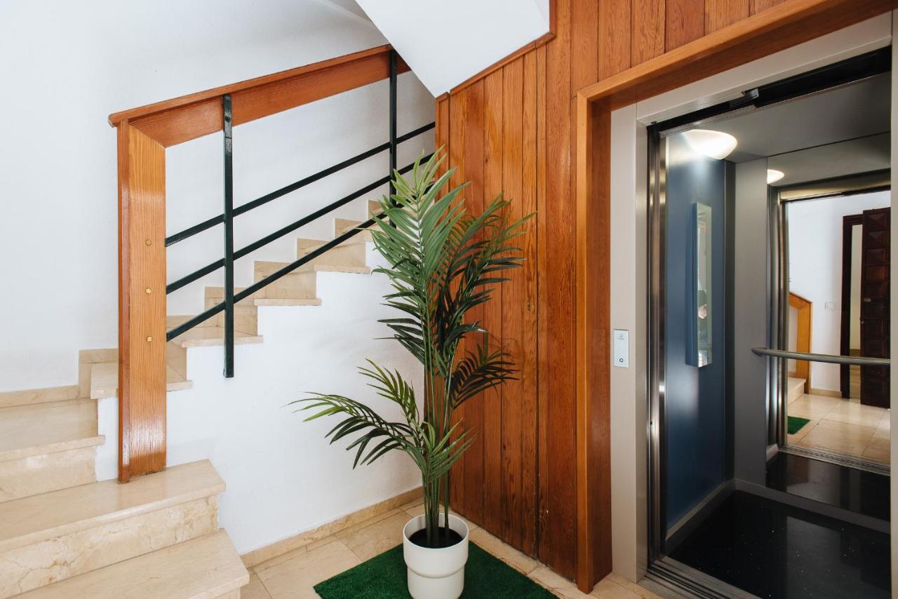 Hostly Rbh0 Modern Apartment Севиля Екстериор снимка